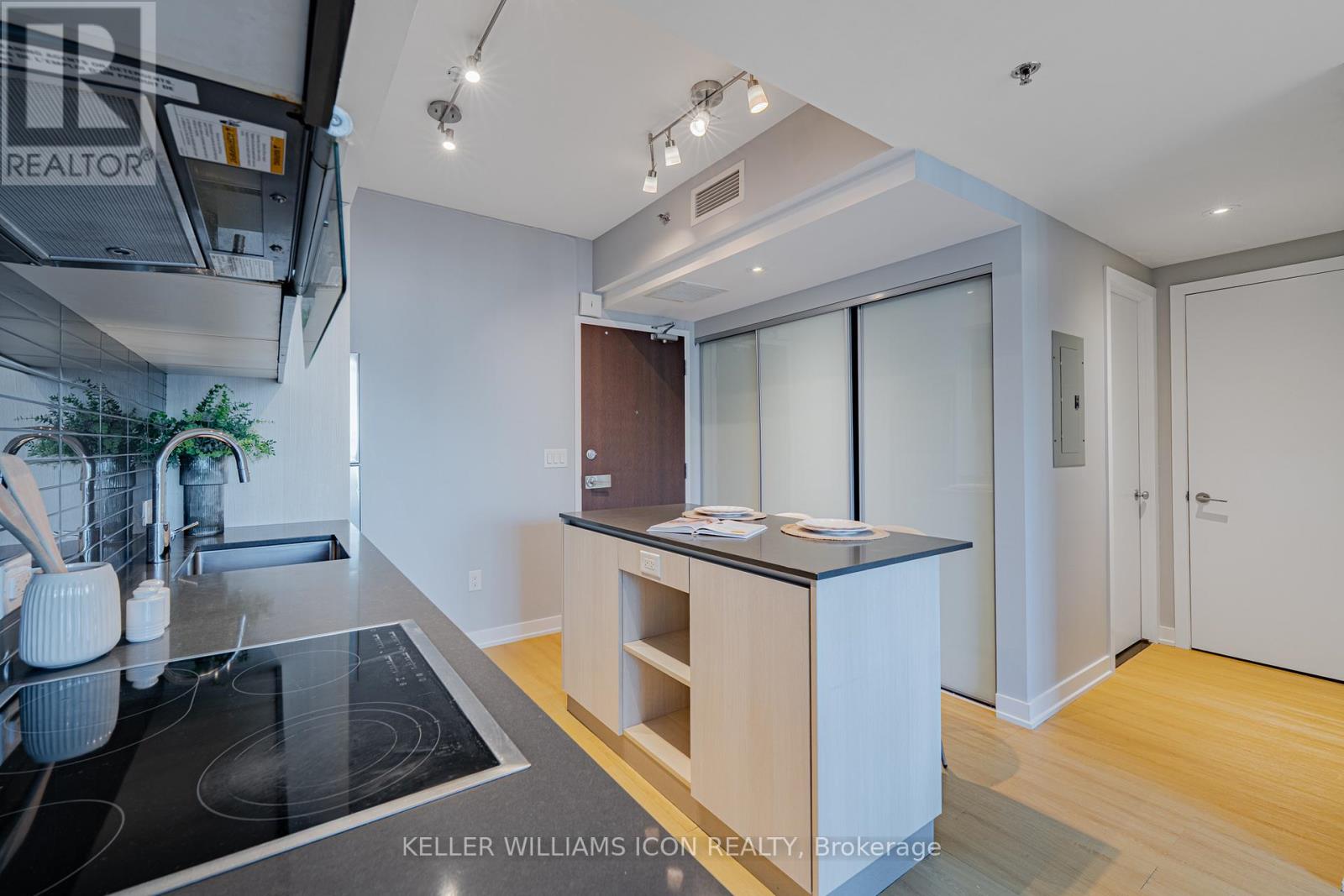 2015 - 199 Slater Street, Ottawa, Ontario K1P 0C8 - Photo 8 - X12573872