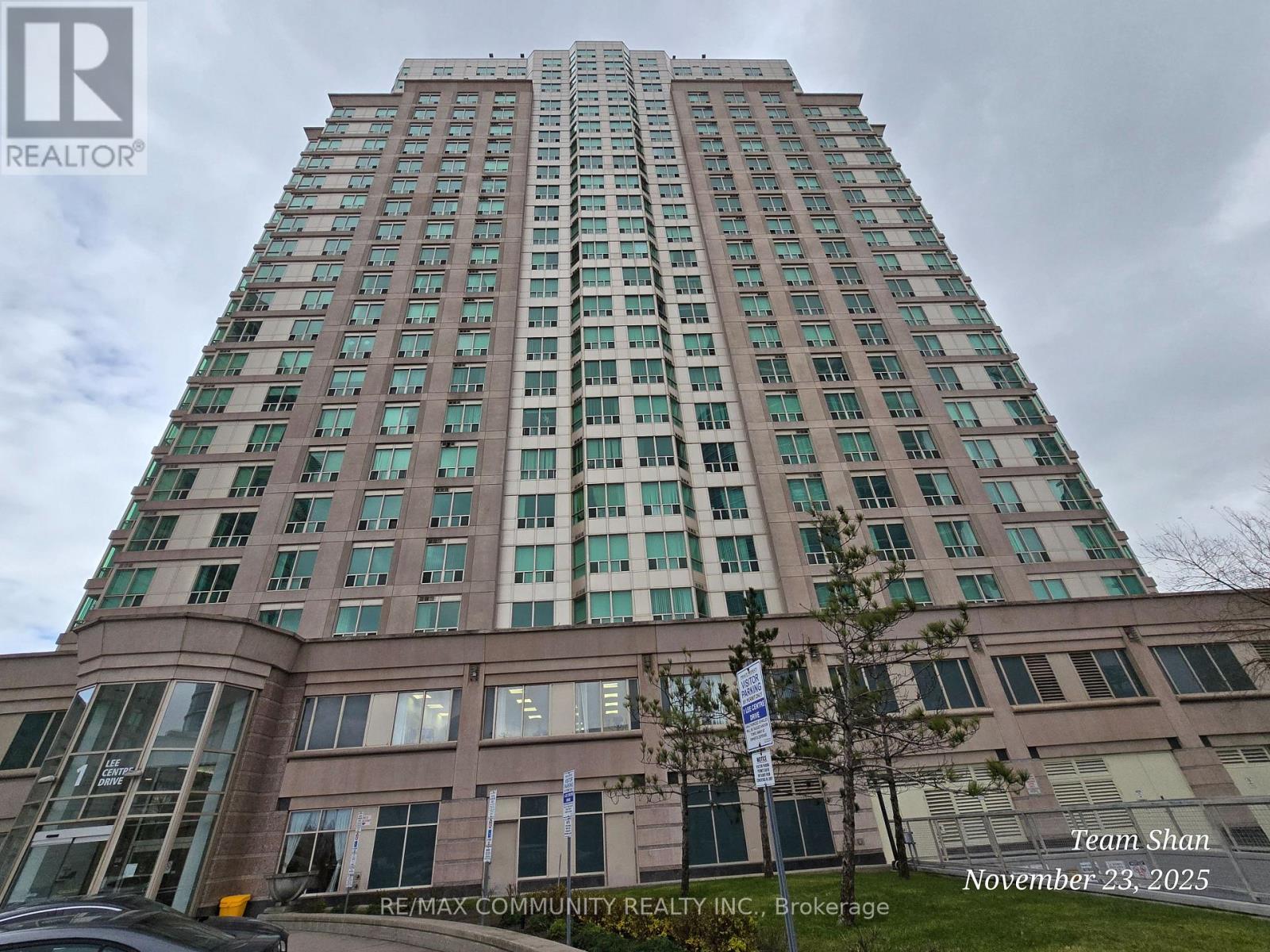 Ph302 - 1 Lee Centre Drive, Toronto, Ontario  M1H 3J2 - Photo 3 - E12573850