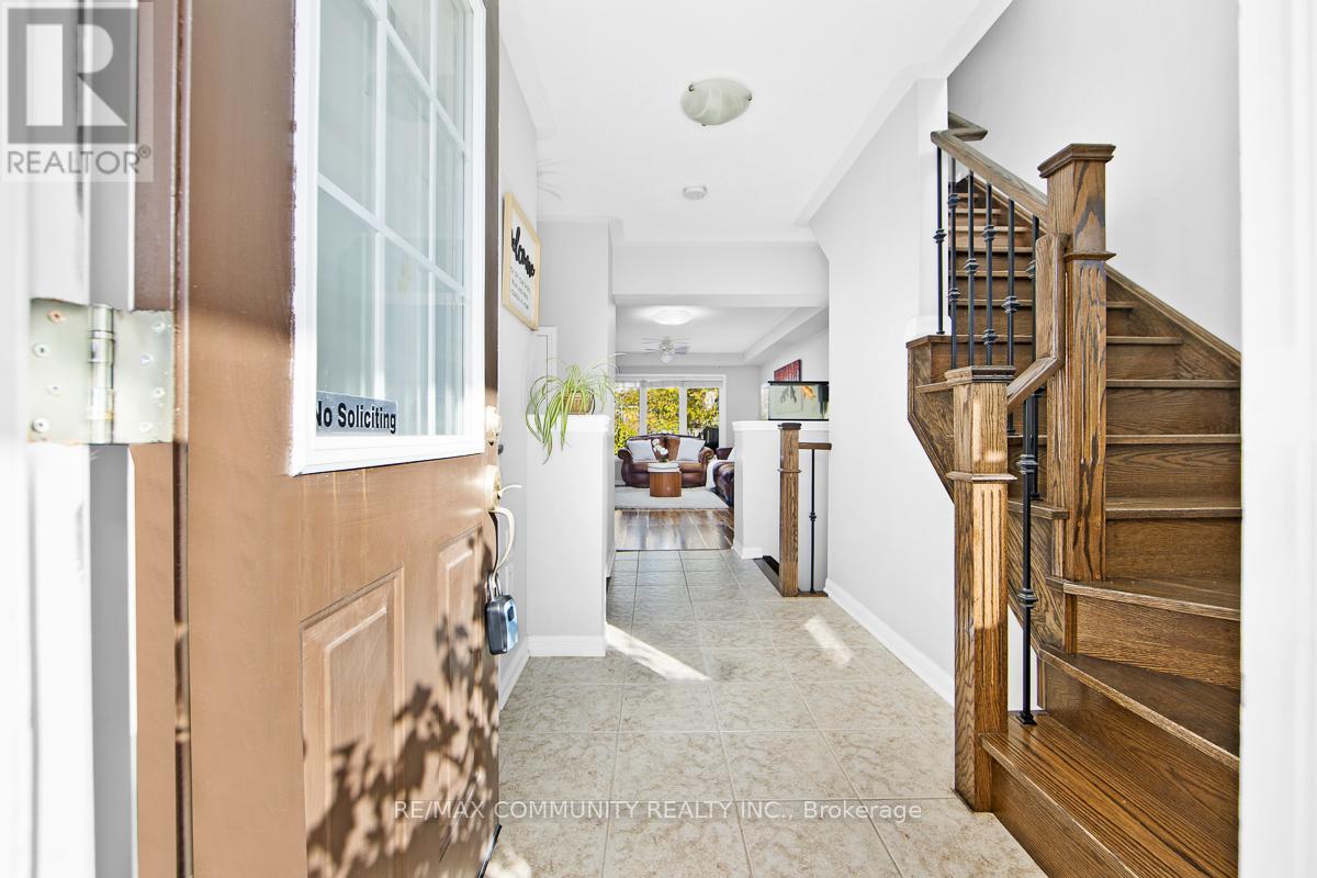 178 Dougherty Crescent, Whitchurch-Stouffville, Ontario  L4A 0A6 - Photo 3 - N12573862