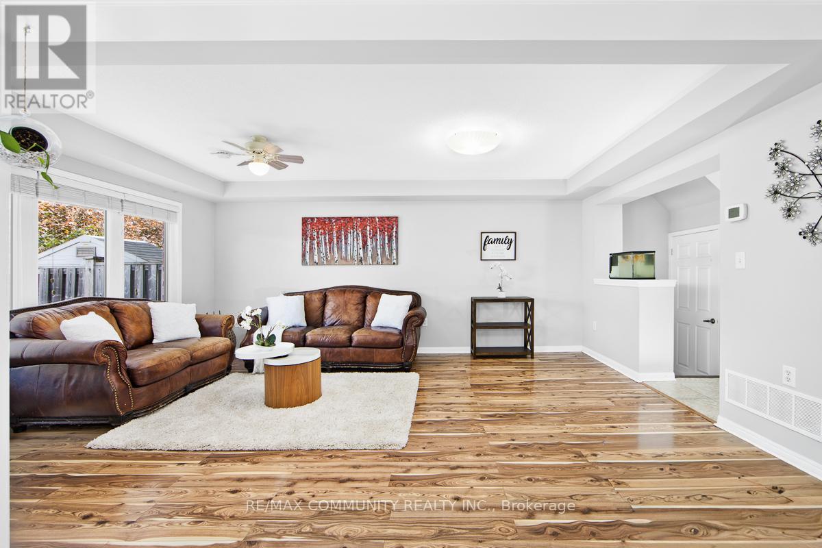 178 Dougherty Crescent, Whitchurch-Stouffville, Ontario  L4A 0A6 - Photo 4 - N12573862