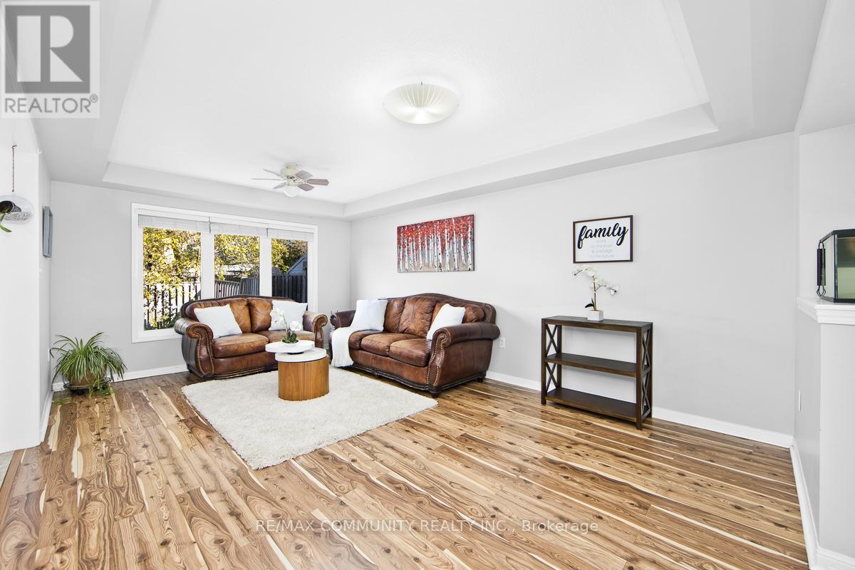 178 Dougherty Crescent, Whitchurch-Stouffville, Ontario  L4A 0A6 - Photo 5 - N12573862