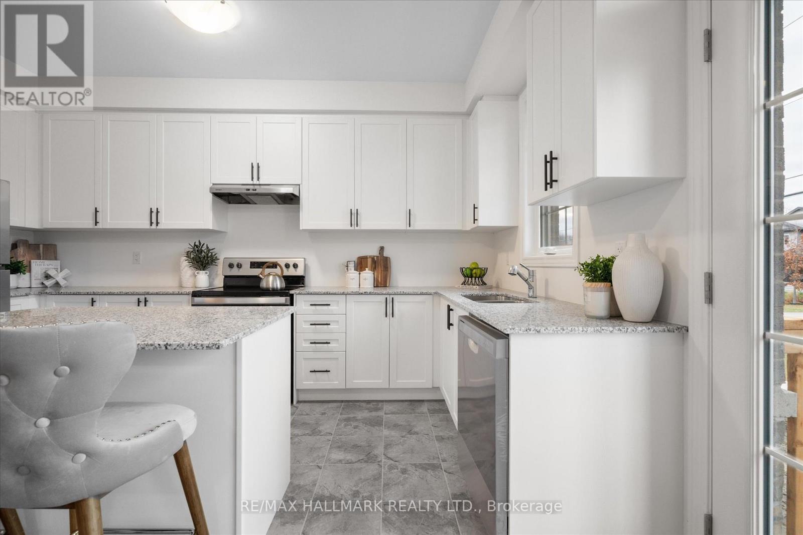 11 Tamblyn Trail, New Tecumseth, Ontario  L0G 1A0 - Photo 19 - N12573876