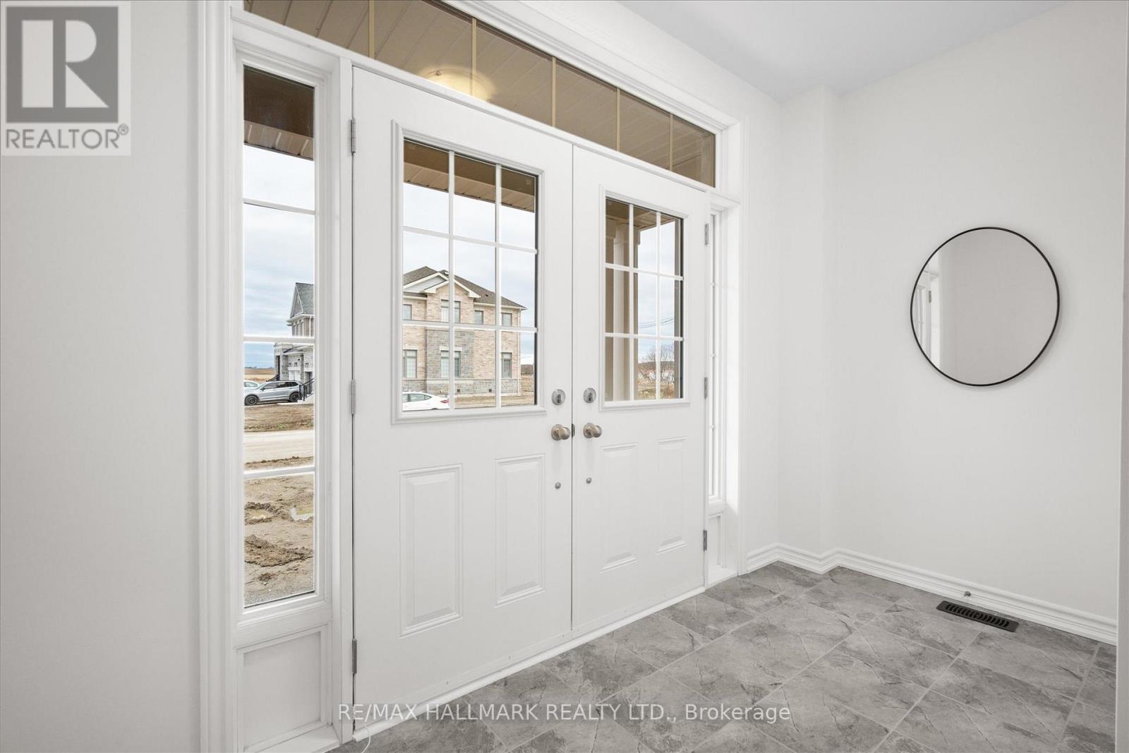 11 Tamblyn Trail, New Tecumseth, Ontario  L0G 1A0 - Photo 4 - N12573876