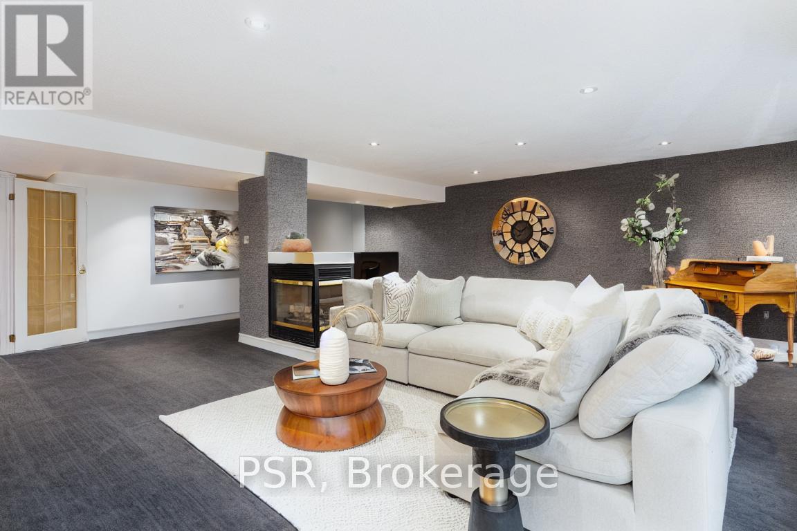 17 - 1010 Cristina Court, Mississauga, Ontario  L5J 4T7 - Photo 32 - W12573840