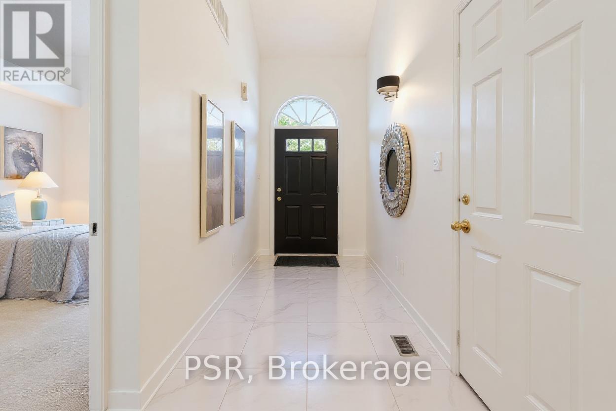 17 - 1010 Cristina Court, Mississauga, Ontario  L5J 4T7 - Photo 4 - W12573840