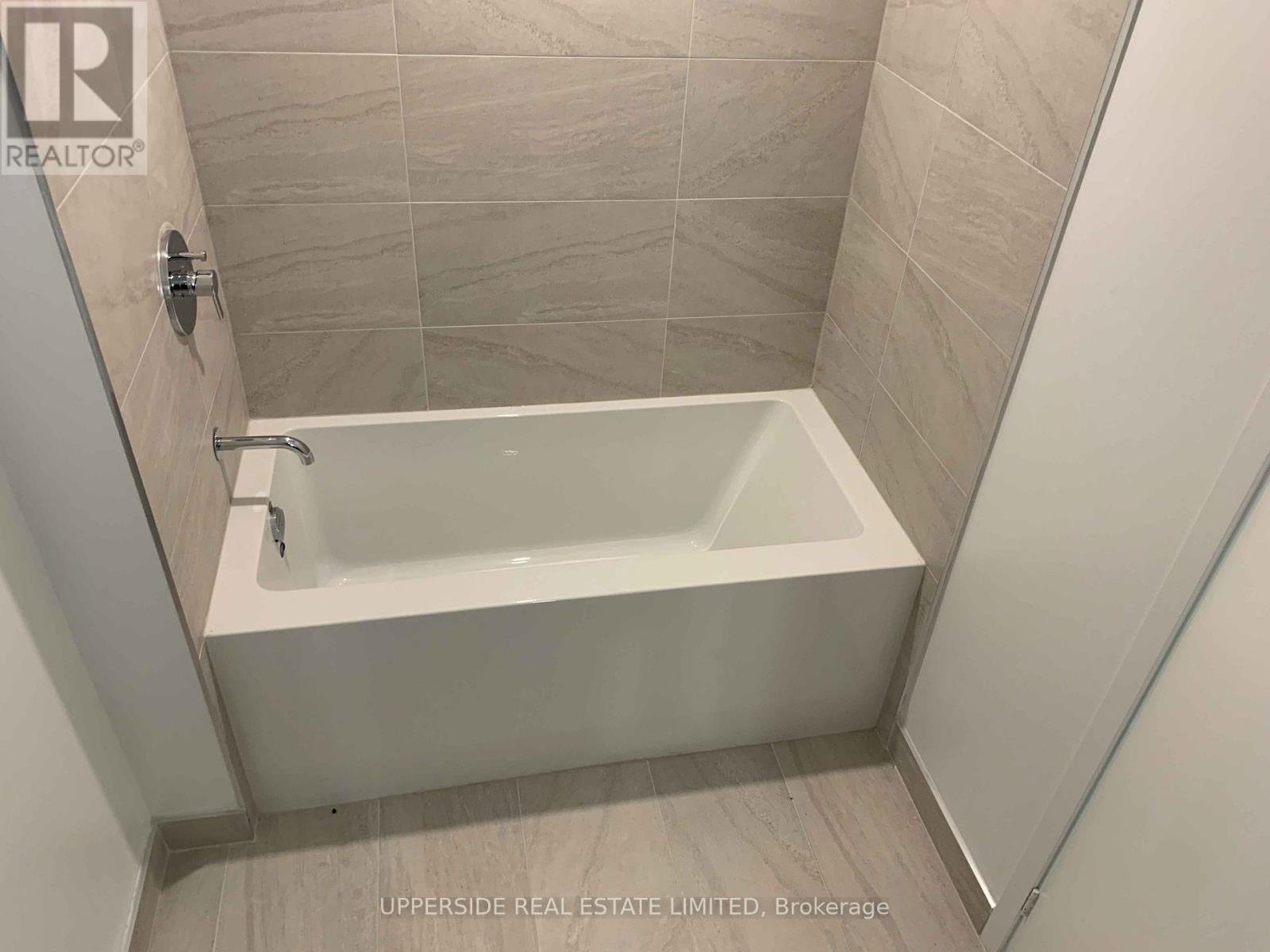 401 - 270 Dufferin Street, Toronto, Ontario  M6K 0H8 - Photo 13 - W12573858