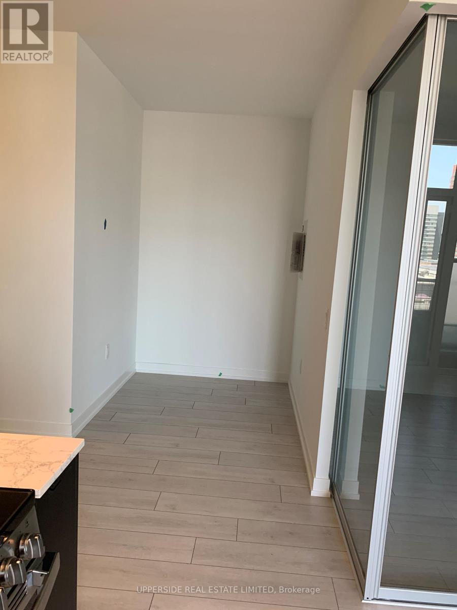 401 - 270 Dufferin Street, Toronto, Ontario  M6K 0H8 - Photo 9 - W12573858