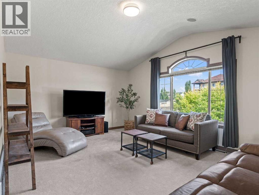 95 Crystal Shores Road, Okotoks, Alberta  T1S 2H9 - Photo 15 - A2272491