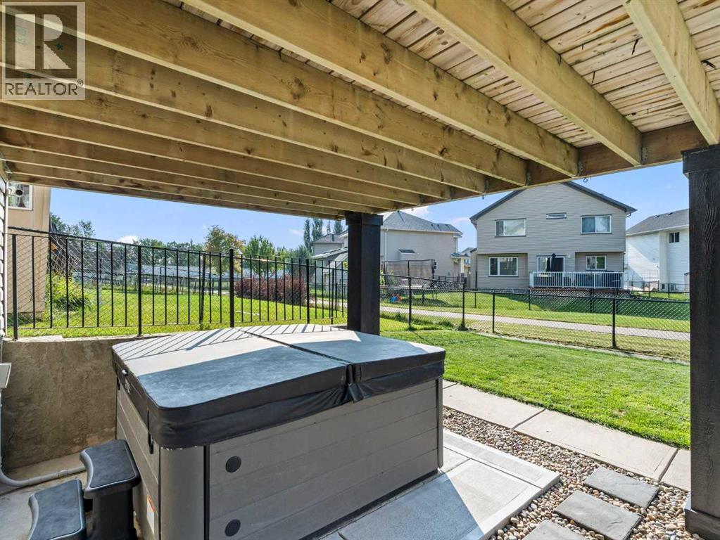 95 Crystal Shores Road, Okotoks, Alberta  T1S 2H9 - Photo 30 - A2272491