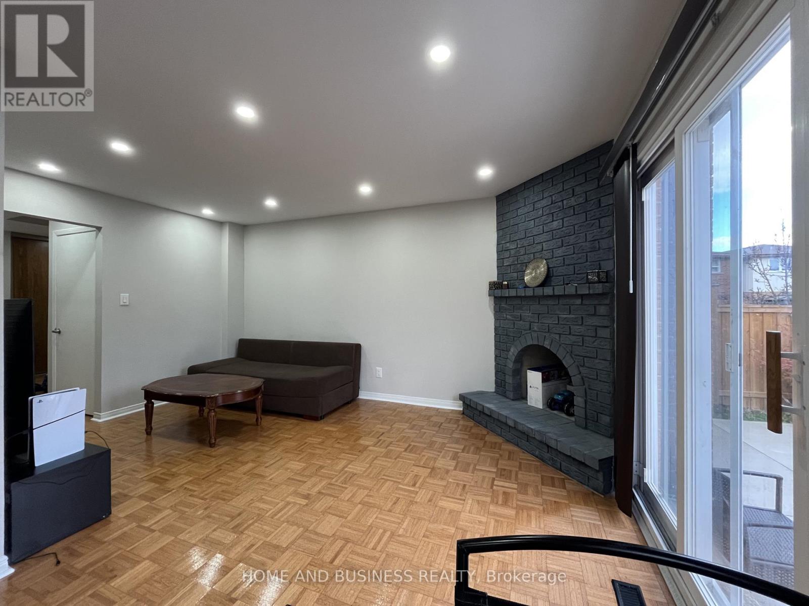 4327 Burnaby Court, Mississauga, Ontario  L4W 3W7 - Photo 10 - W12573878