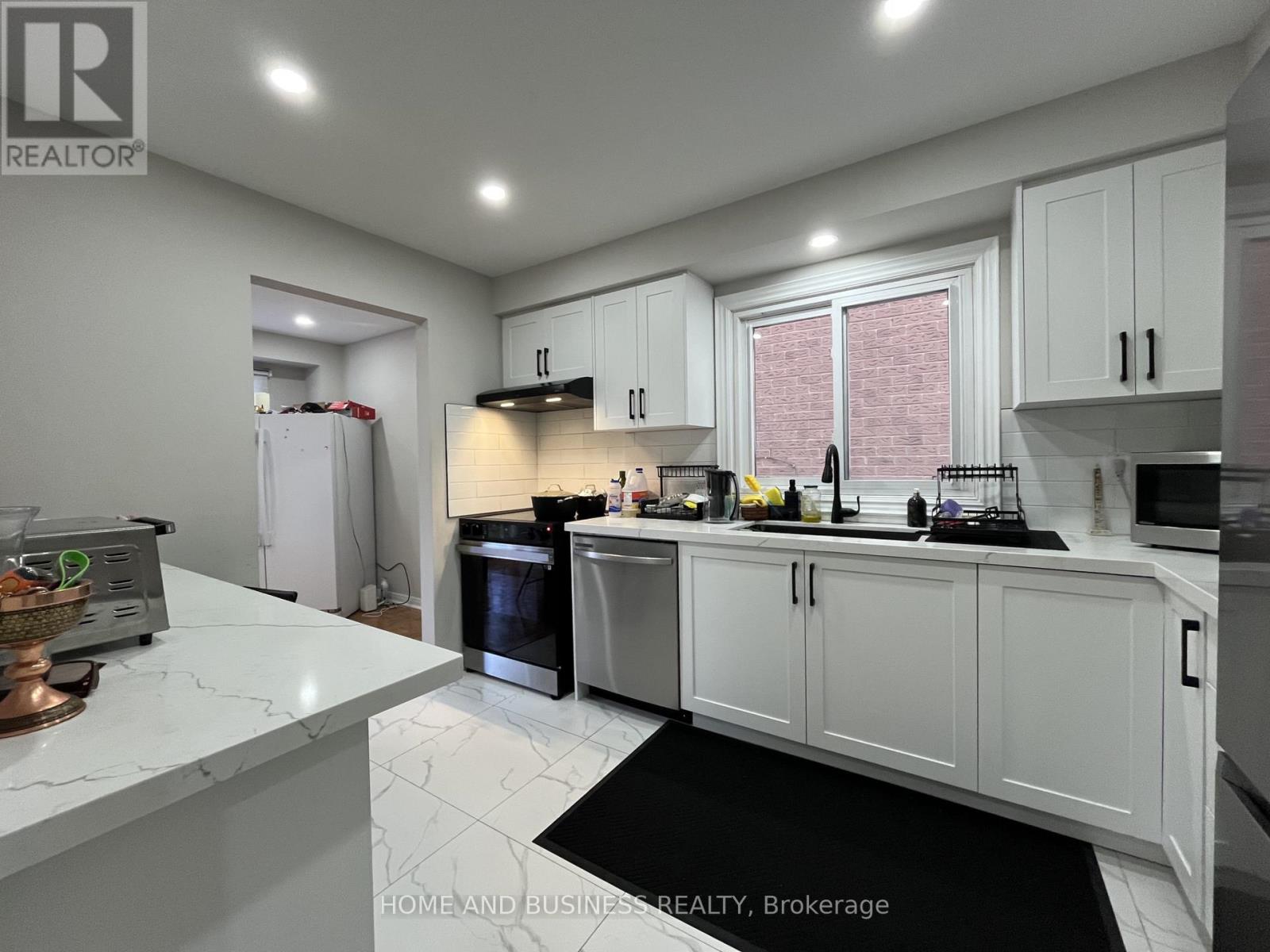 4327 Burnaby Court, Mississauga, Ontario  L4W 3W7 - Photo 11 - W12573878