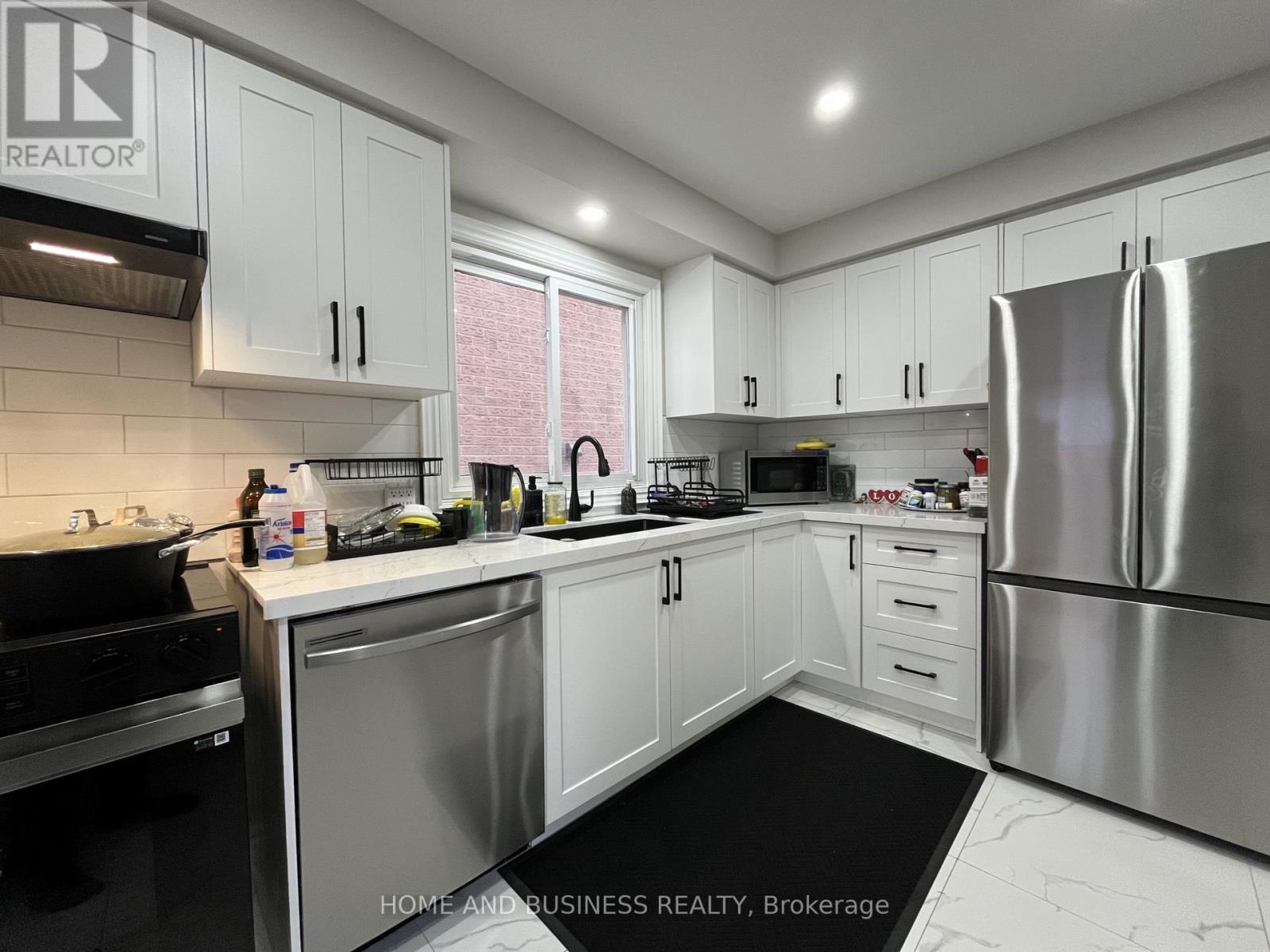 4327 Burnaby Court, Mississauga, Ontario  L4W 3W7 - Photo 13 - W12573878