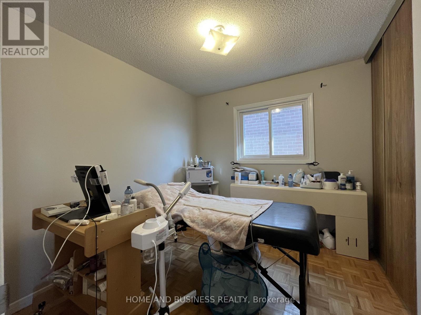 4327 Burnaby Court, Mississauga, Ontario  L4W 3W7 - Photo 22 - W12573878