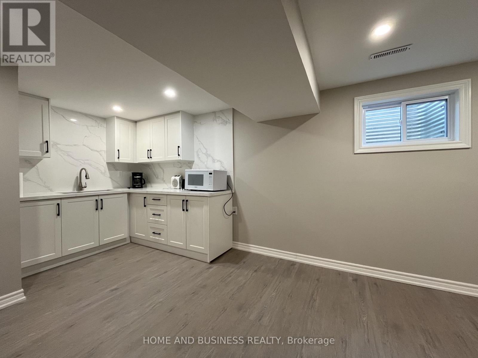 4327 Burnaby Court, Mississauga, Ontario  L4W 3W7 - Photo 28 - W12573878