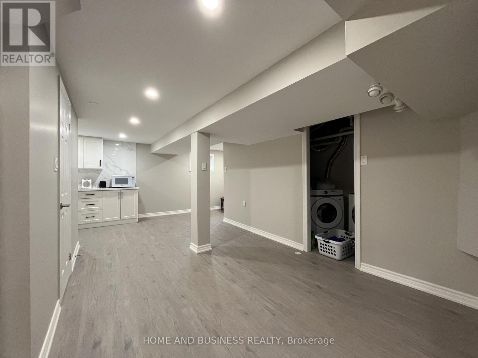 4327 Burnaby Court, Mississauga, Ontario  L4W 3W7 - Photo 30 - W12573878