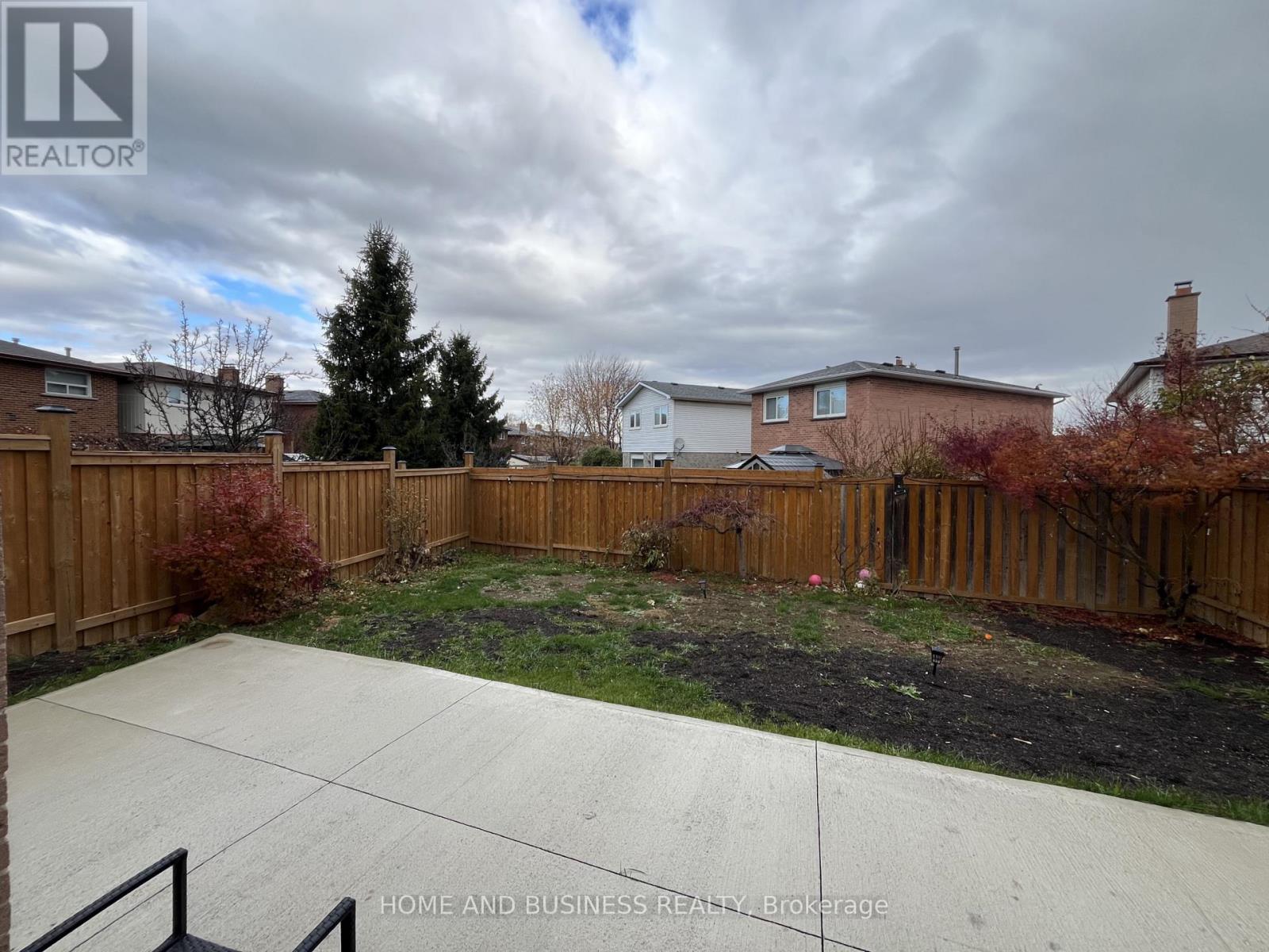 4327 Burnaby Court, Mississauga, Ontario  L4W 3W7 - Photo 33 - W12573878