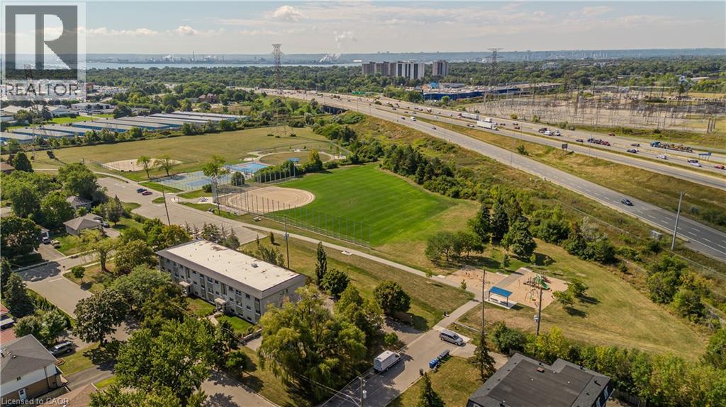 1254 Treeland Street, Burlington, Ontario L7R 3T6 - Photo 2 - 40767070