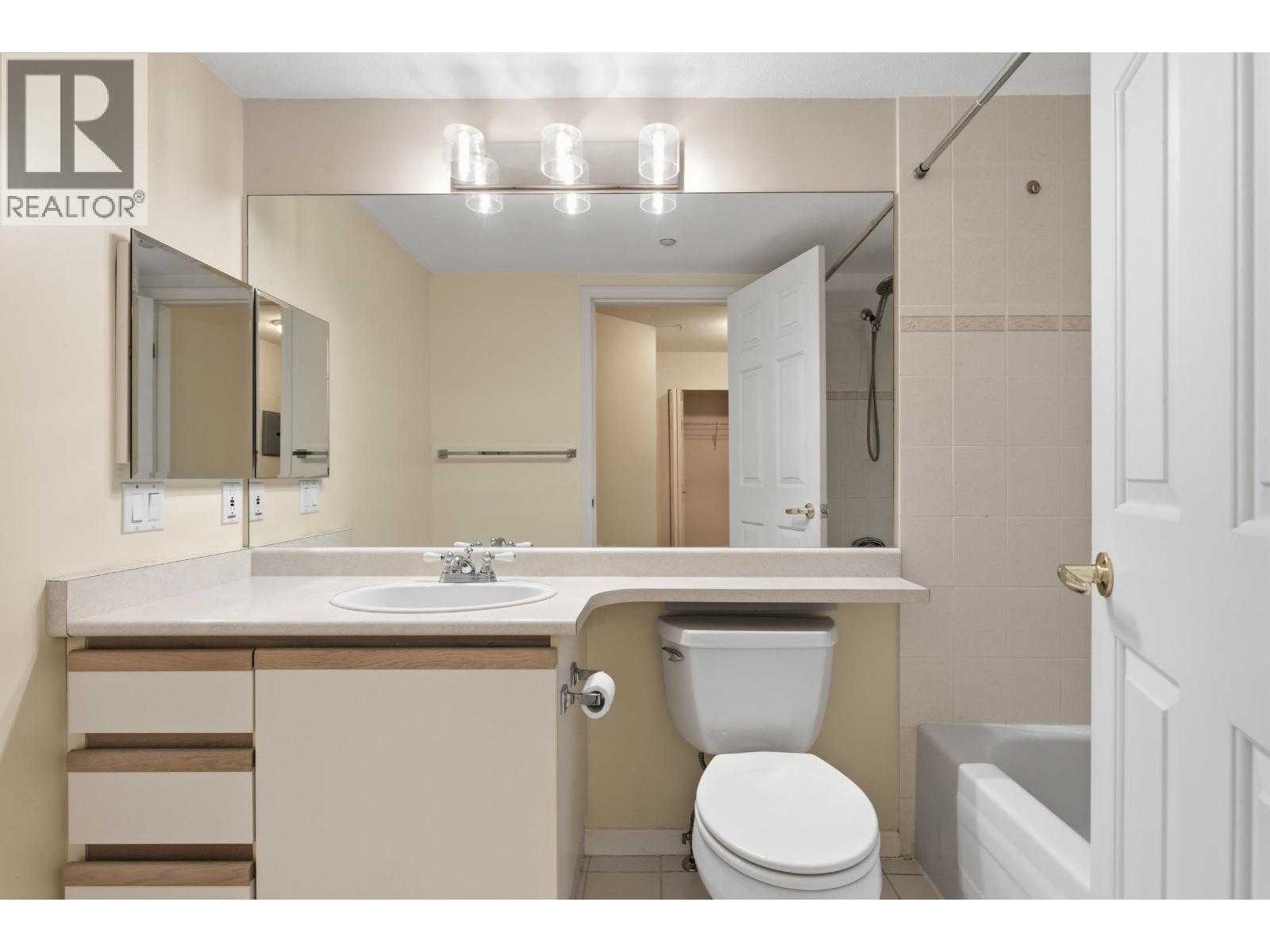 209 843 22nd Street, West Vancouver, British Columbia  V7V 4C1 - Photo 14 - R3067933