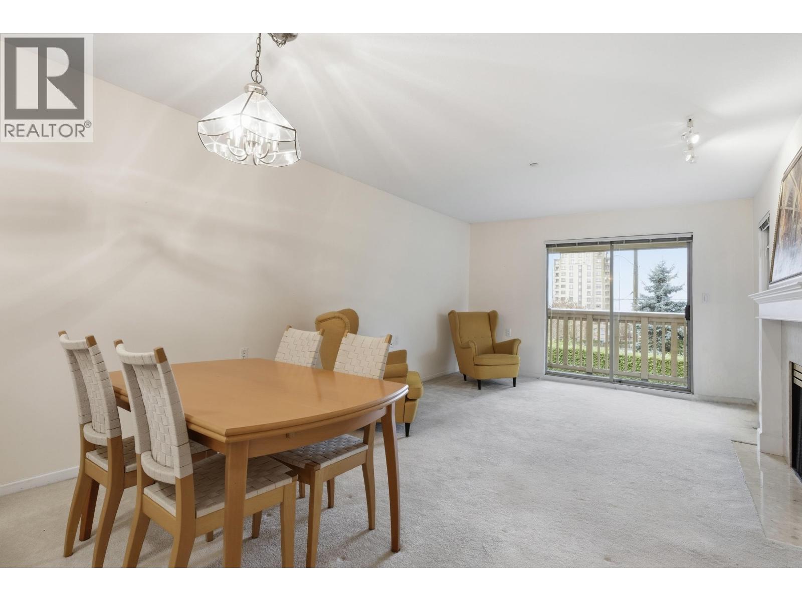 209 843 22nd Street, West Vancouver, British Columbia  V7V 4C1 - Photo 4 - R3067933