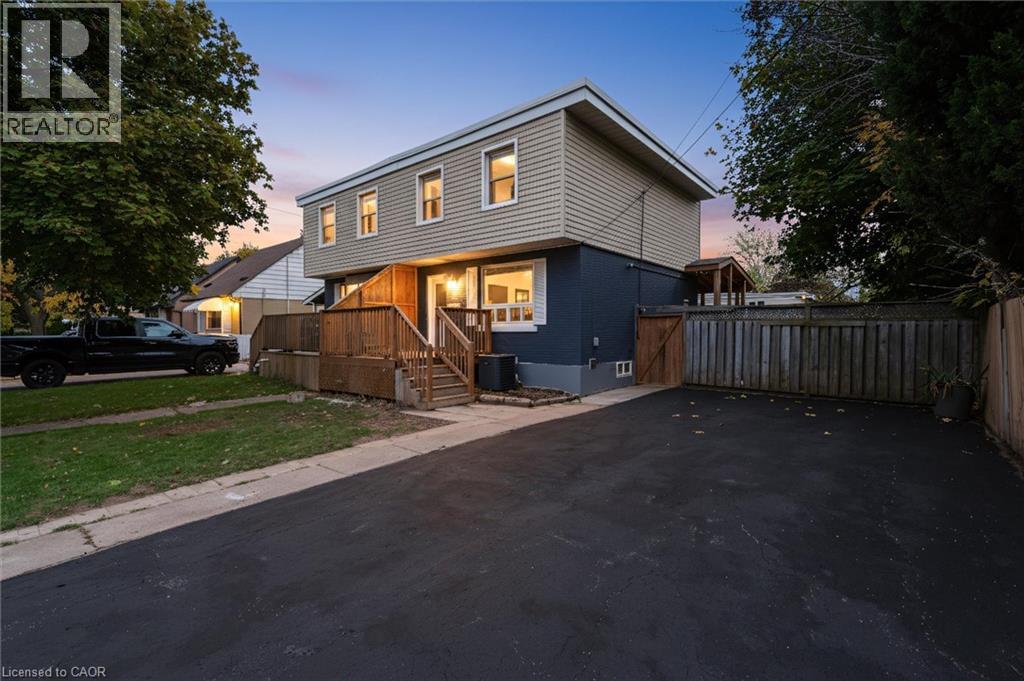 24 EATON Place, Hamilton, Ontario