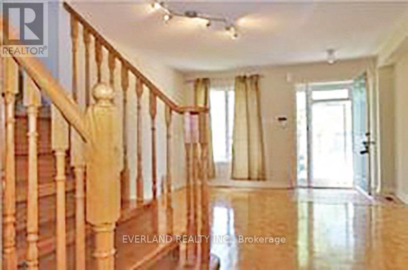 88 Waterton Crescent, Richmond Hill, Ontario  L4B 4L2 - Photo 2 - N12573890