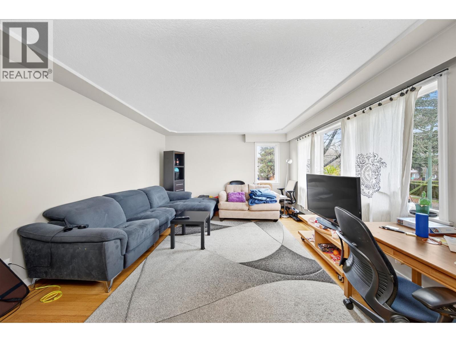 5765 Quebec Street, Vancouver, British Columbia  V5W 2N7 - Photo 3 - R3069720