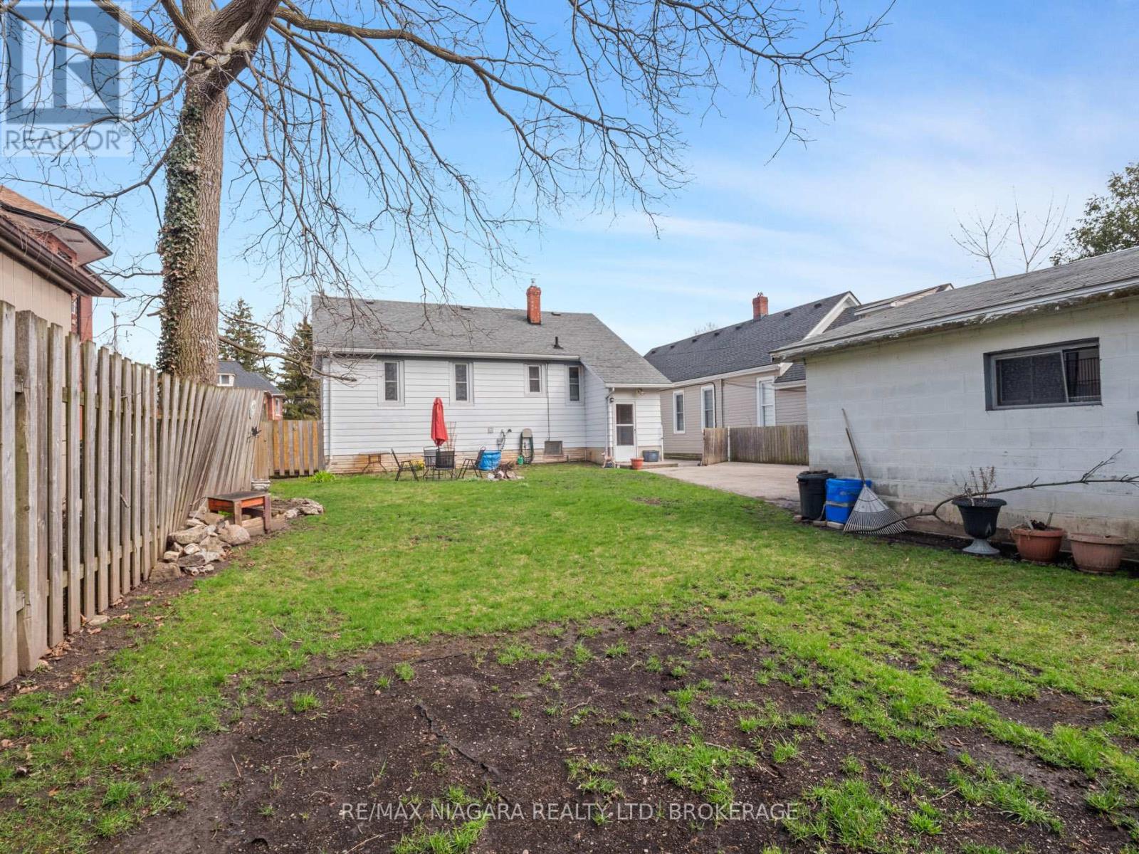 215 Phipps Street, Fort Erie, Ontario  L2A 2V4 - Photo 35 - X12103583