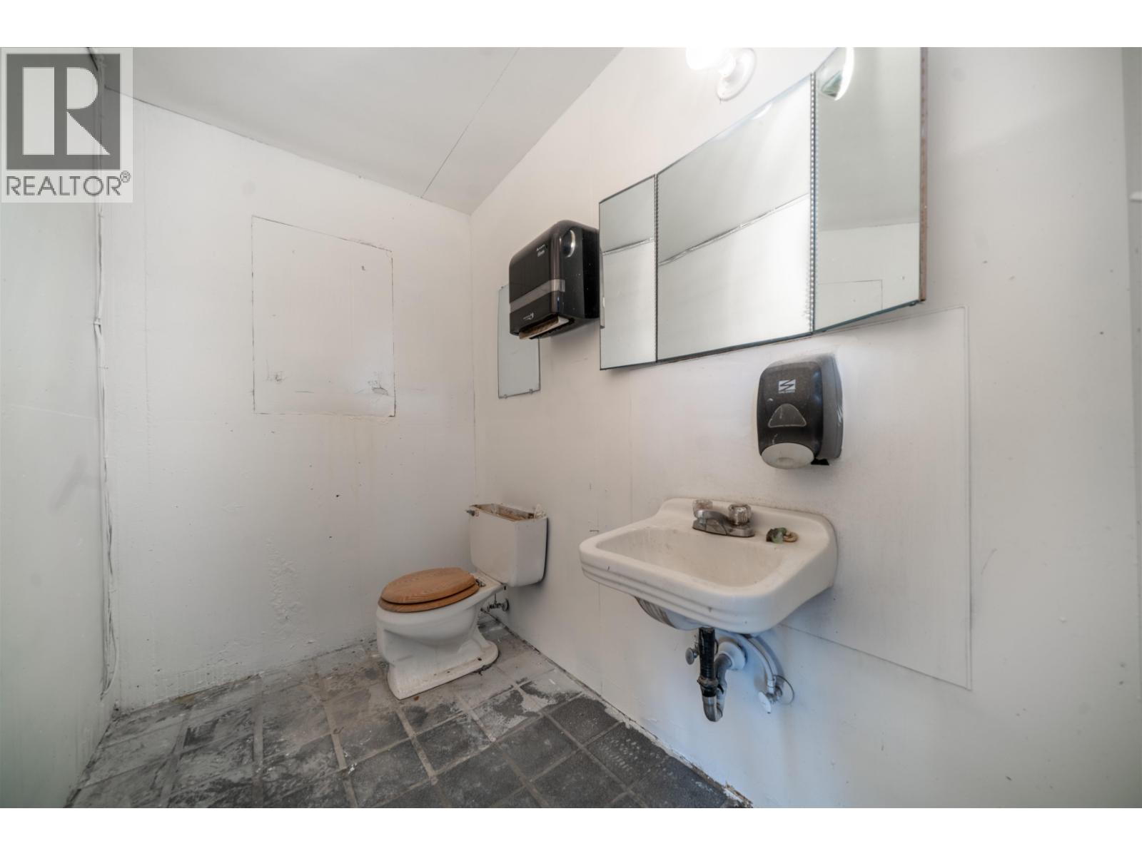 B 576 Lougheed Highway, Coquitlam, British Columbia  V3K 3S3 - Photo 13 - C8069287