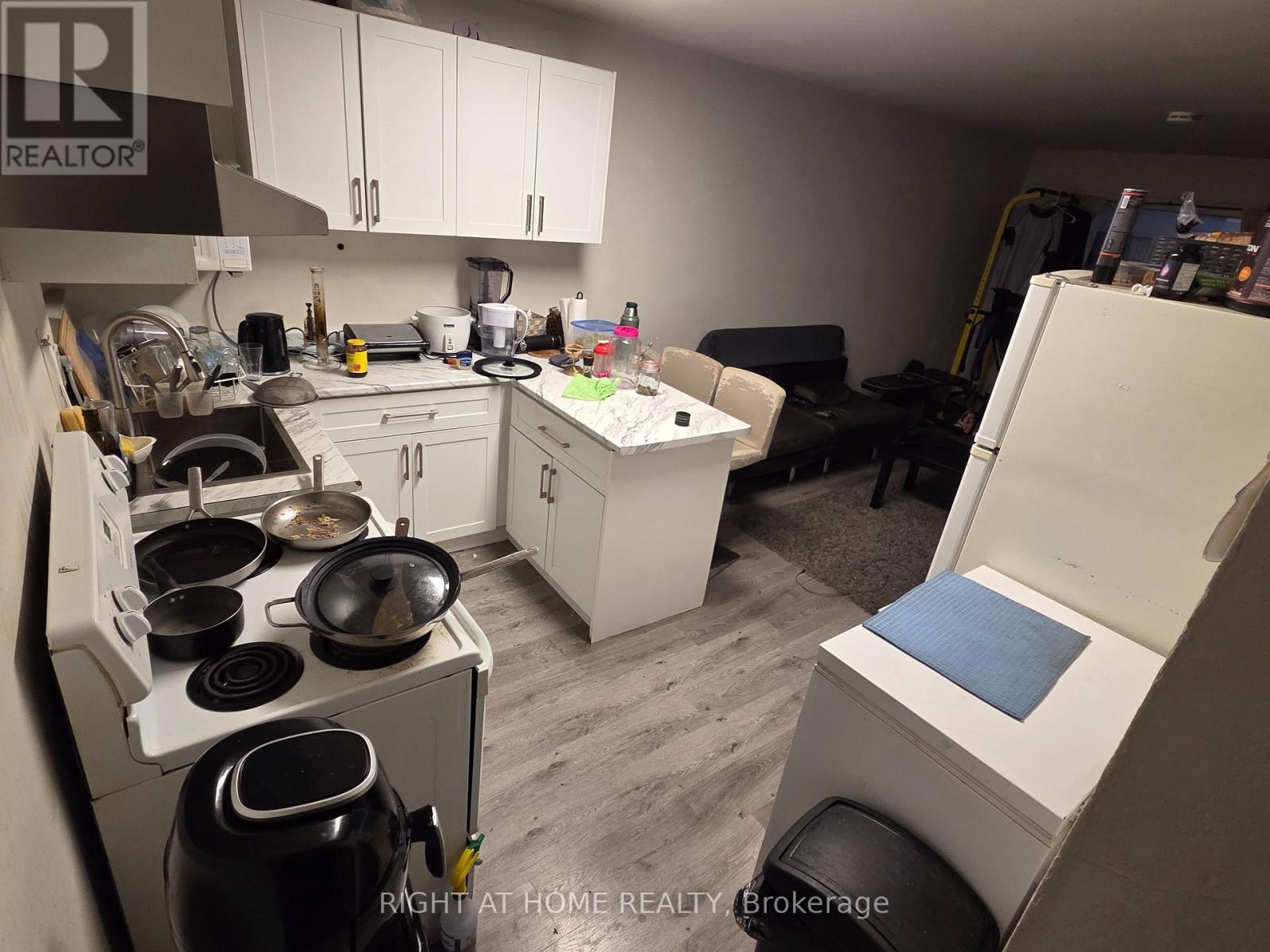 Level 2 - 1561 Eglinton Avenue West Avenue, Toronto, Ontario M6E 2G9 - Photo 3 - C12573908