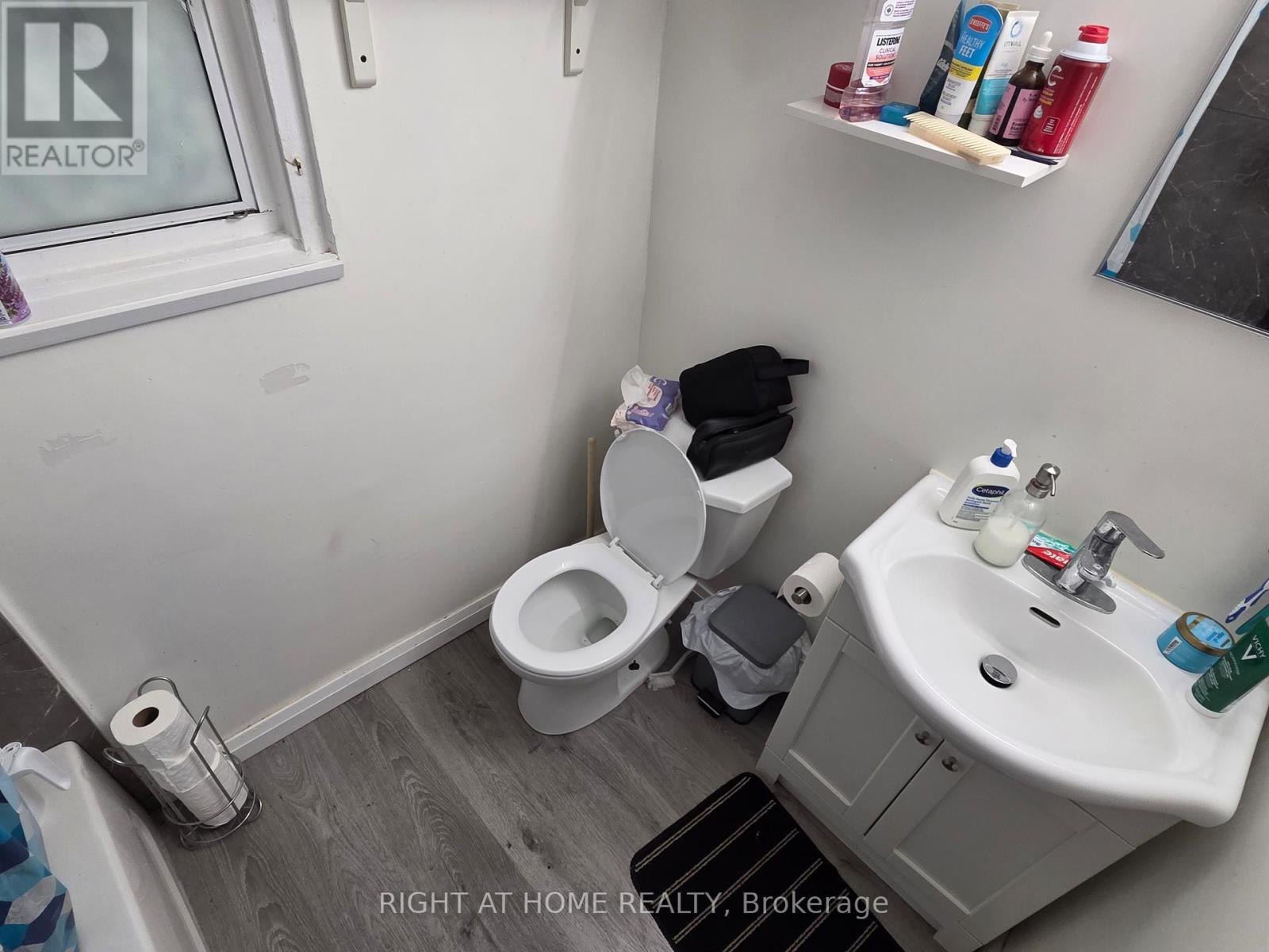 Level 2 - 1561 Eglinton Avenue West Avenue, Toronto, Ontario M6E 2G9 - Photo 9 - C12573908