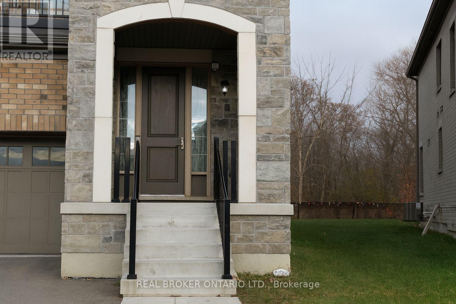 31 Swordfish Drive, Whitby, Ontario L1P 0K7 - Photo 2 - E12573932