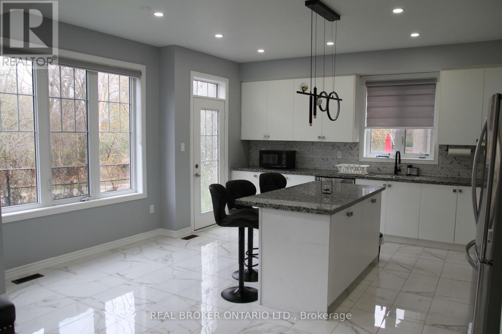 31 Swordfish Drive, Whitby, Ontario L1P 0K7 - Photo 4 - E12573932