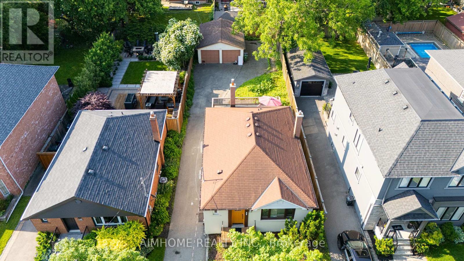 97 Edgecroft Road, Toronto, Ontario M8Z 2C2 - Photo 10 - W12573922