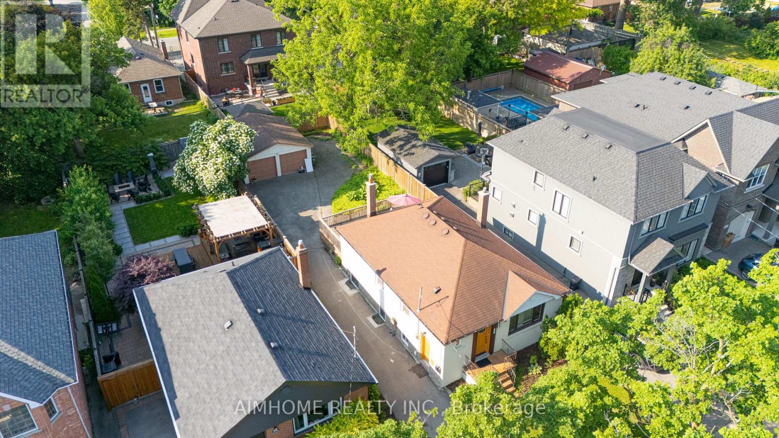 97 Edgecroft Road, Toronto, Ontario M8Z 2C2 - Photo 11 - W12573922