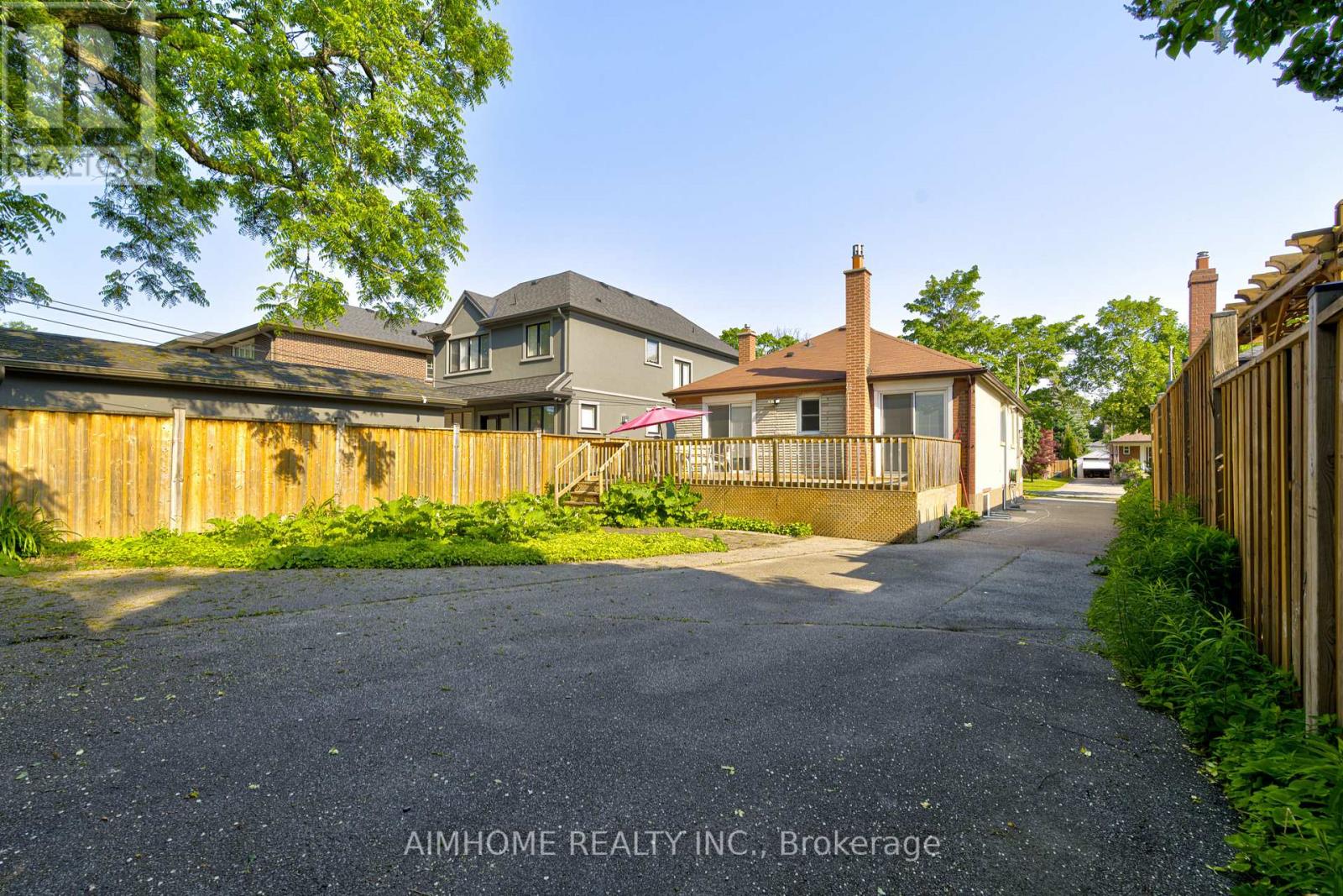 97 Edgecroft Road, Toronto, Ontario M8Z 2C2 - Photo 19 - W12573922