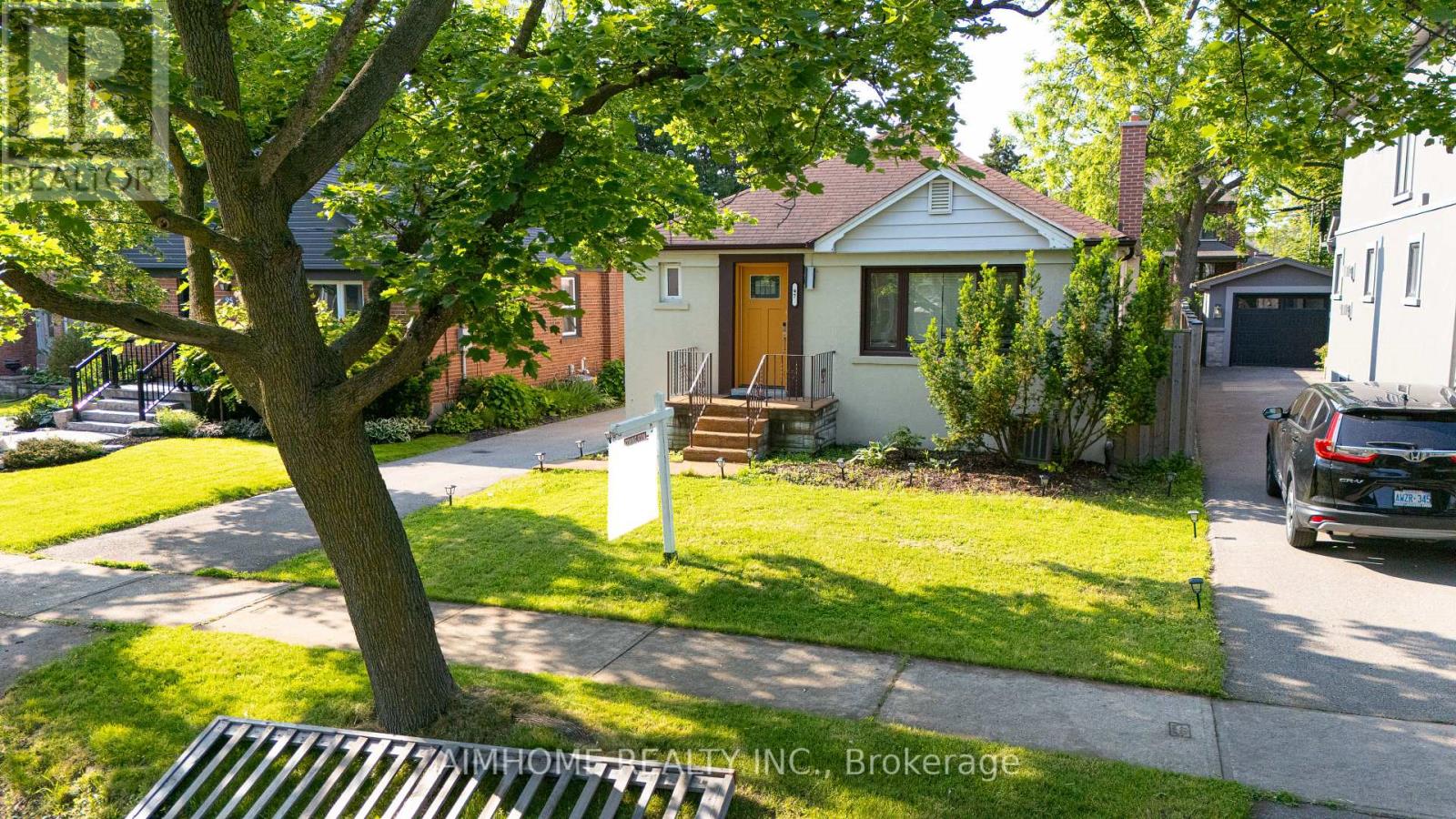 97 Edgecroft Road, Toronto, Ontario M8Z 2C2 - Photo 2 - W12573922