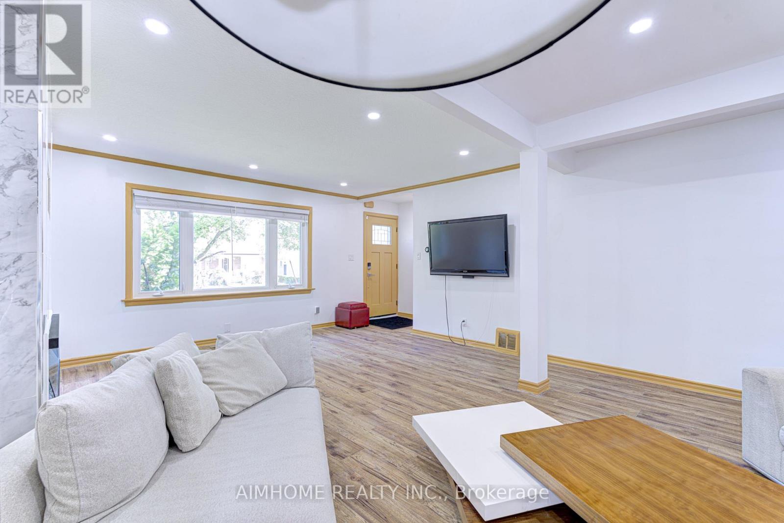 97 Edgecroft Road, Toronto, Ontario M8Z 2C2 - Photo 27 - W12573922