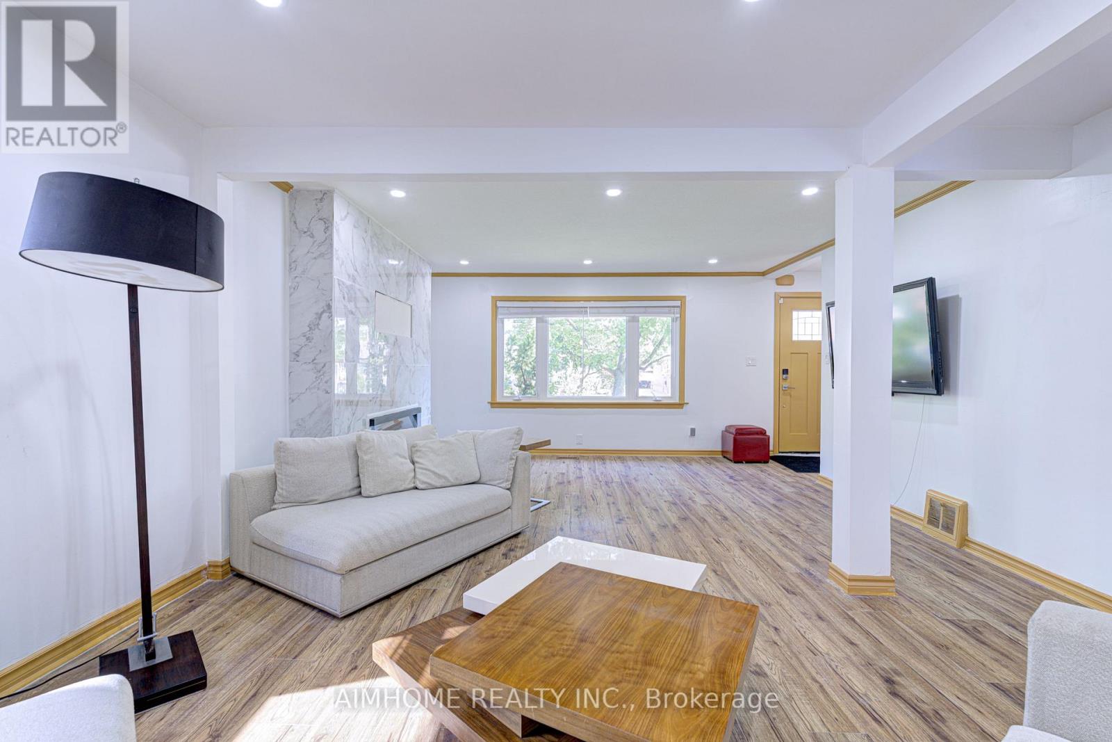 97 Edgecroft Road, Toronto, Ontario M8Z 2C2 - Photo 28 - W12573922