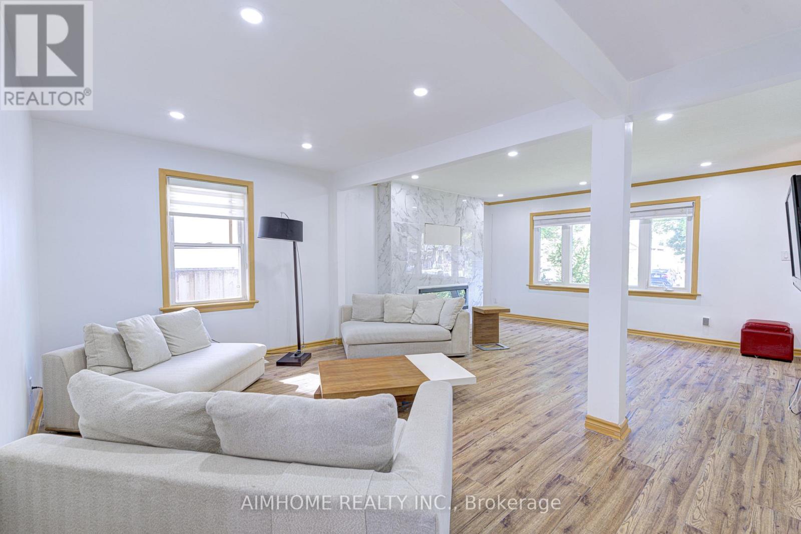 97 Edgecroft Road, Toronto, Ontario M8Z 2C2 - Photo 29 - W12573922