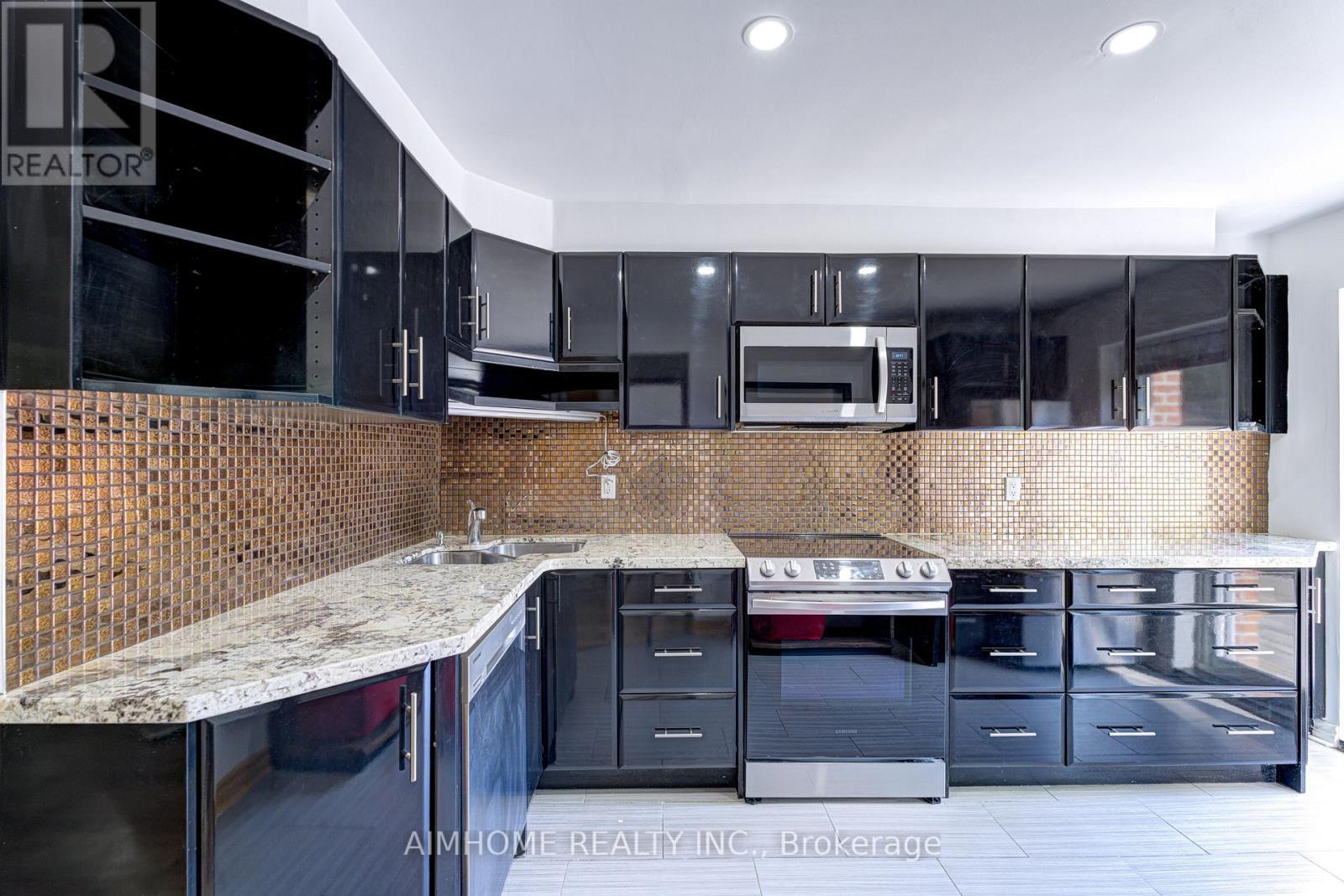 97 Edgecroft Road, Toronto, Ontario M8Z 2C2 - Photo 34 - W12573922