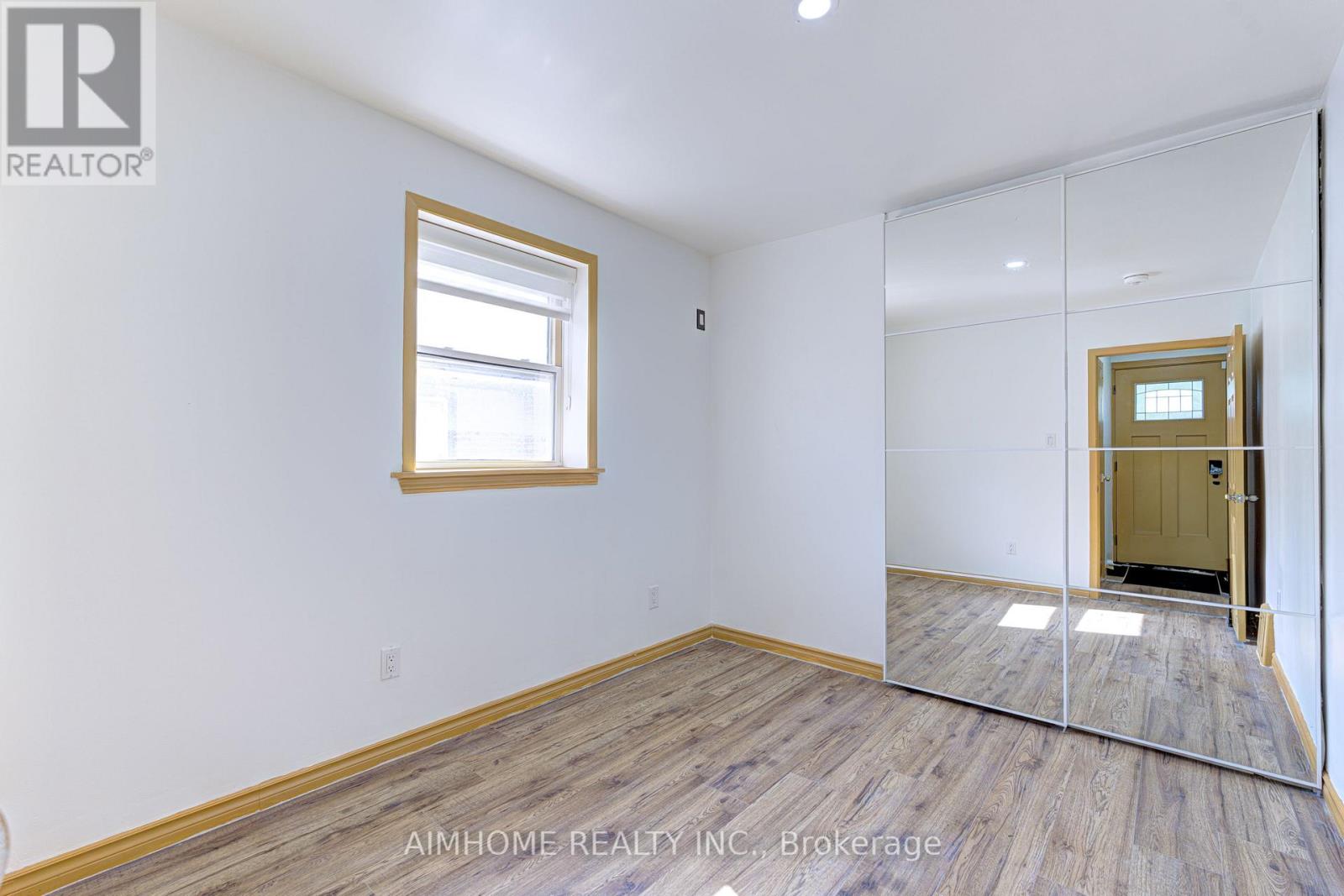 97 Edgecroft Road, Toronto, Ontario M8Z 2C2 - Photo 38 - W12573922