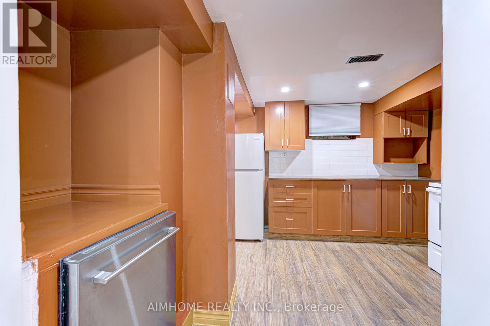 97 Edgecroft Road, Toronto, Ontario M8Z 2C2 - Photo 49 - W12573922