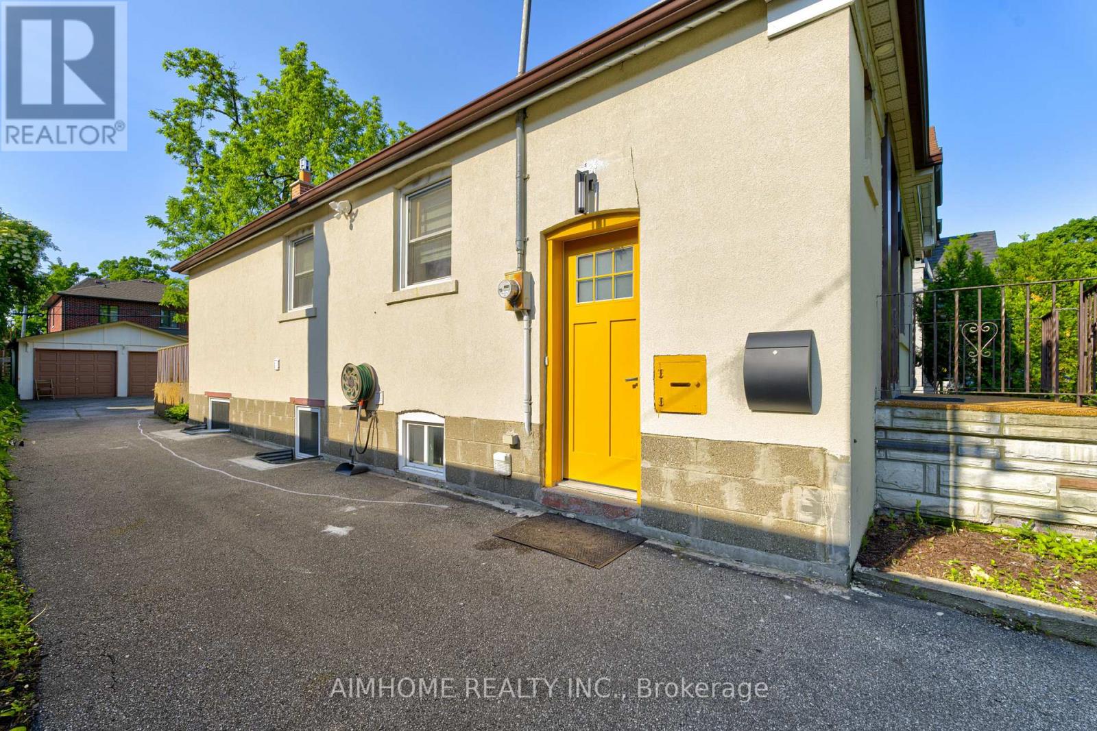 97 Edgecroft Road, Toronto, Ontario M8Z 2C2 - Photo 5 - W12573922