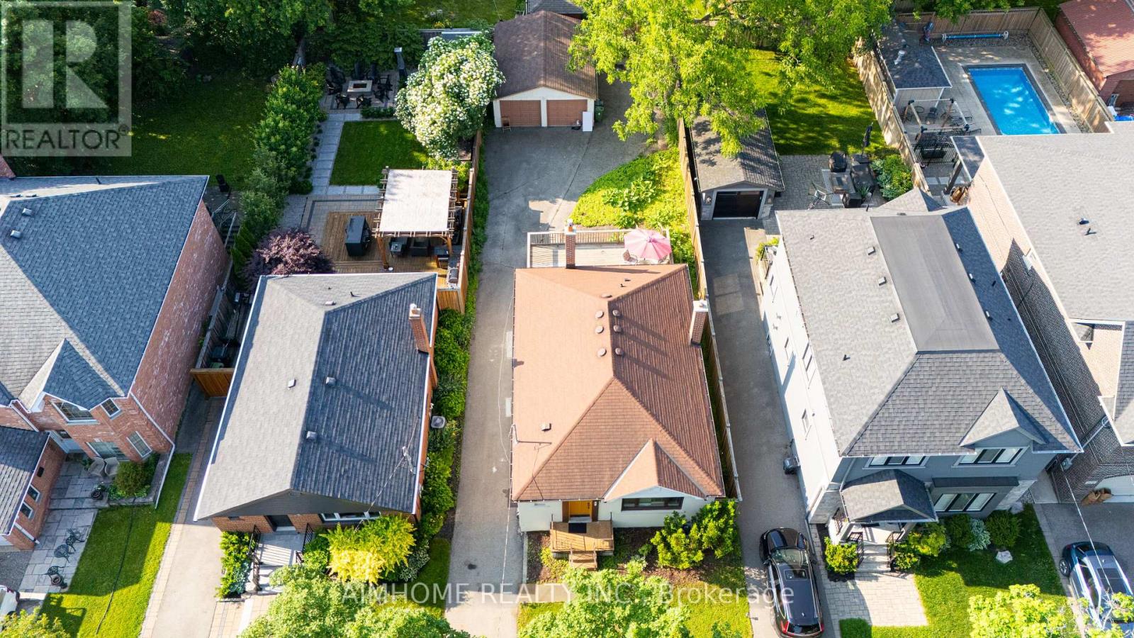 97 Edgecroft Road, Toronto, Ontario M8Z 2C2 - Photo 6 - W12573922