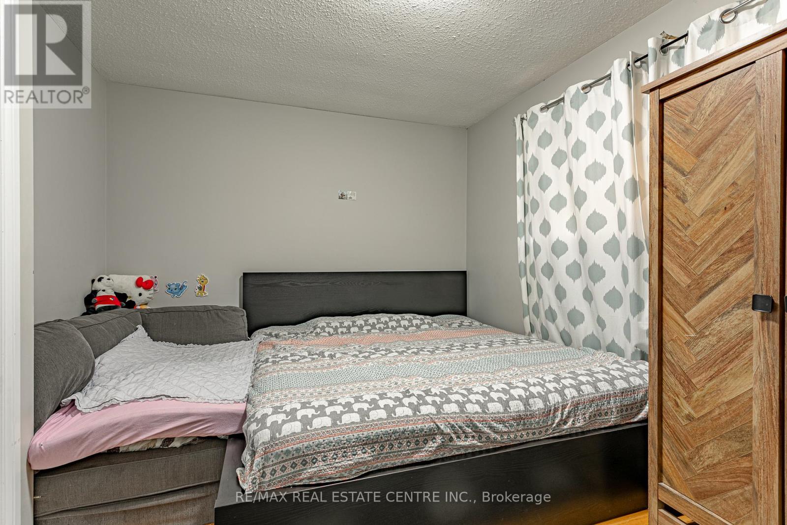 1235 Toukay Crescent, London East, Ontario  N5V 2X8 - Photo 11 - X12573920