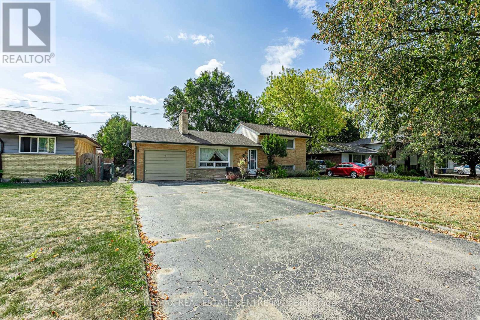 1235 Toukay Crescent, London East, Ontario  N5V 2X8 - Photo 2 - X12573920