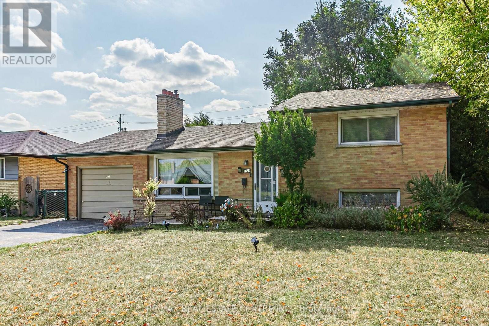 1235 Toukay Crescent, London East, Ontario  N5V 2X8 - Photo 3 - X12573920