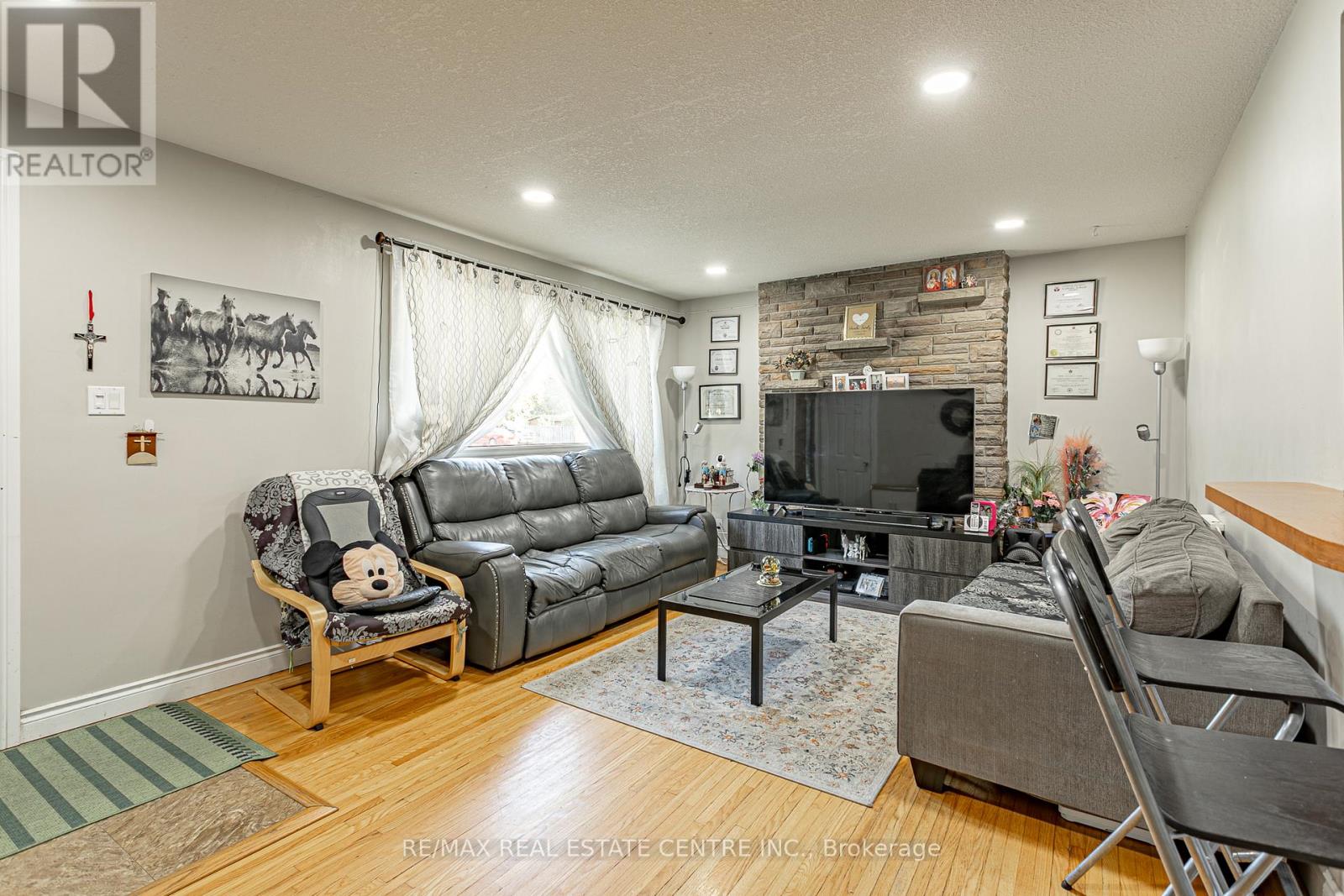 1235 Toukay Crescent, London East, Ontario  N5V 2X8 - Photo 4 - X12573920