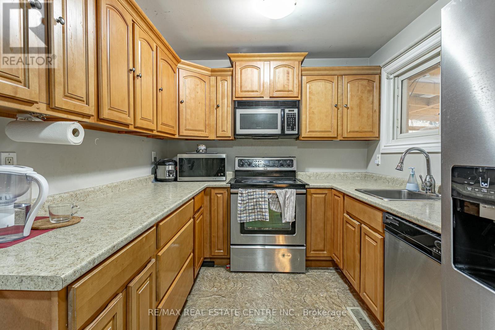 1235 Toukay Crescent, London East, Ontario  N5V 2X8 - Photo 8 - X12573920