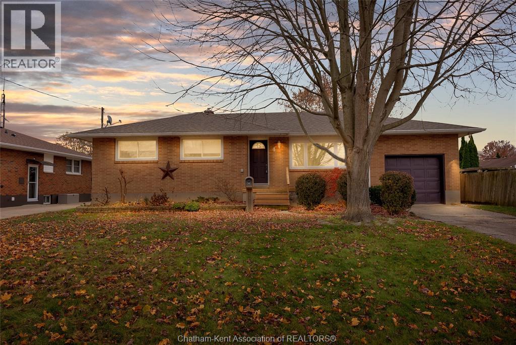 MLS# 25029389: 4 Jupiter AVENUE, Chatham, Canada